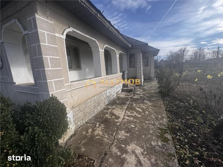 Casă cu 4 camere cu Teren 1550 Mp în Fulga