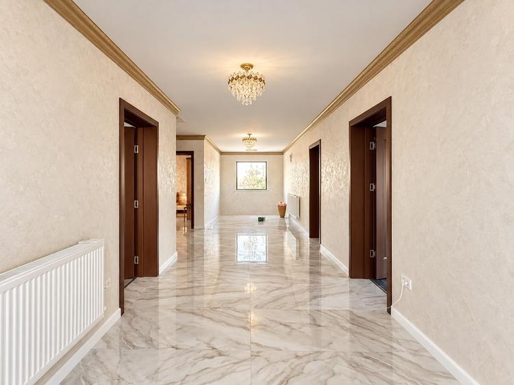 Casă individuală cu 6 camere cu Canalizare în Corbu