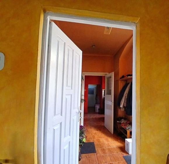 Casă individuală cu 5 camere cu Canalizare în Est