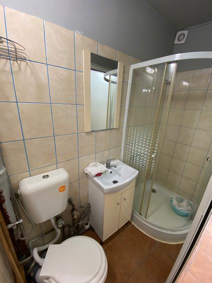 Proprietar garsoniera de vanzare etaj 1 UMT - 8