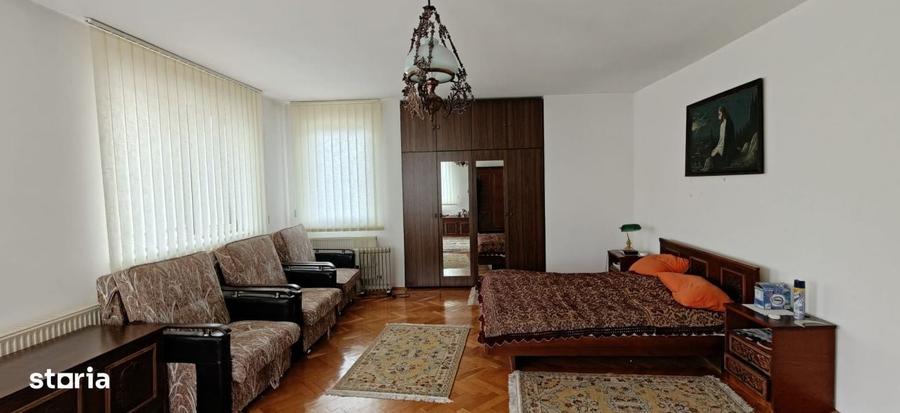 Casă cu 4 camere în Luna
