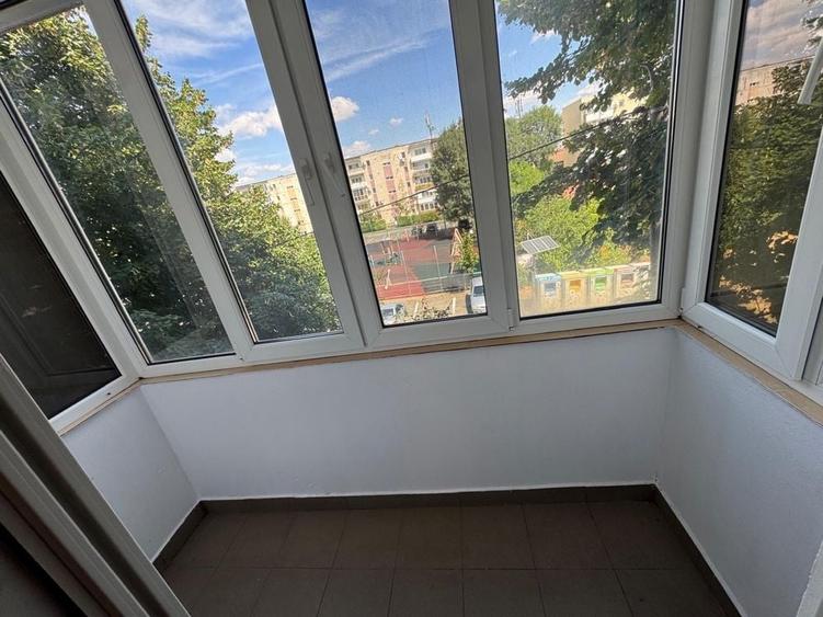 Apartament cu 3 camere decomandat în Confecții