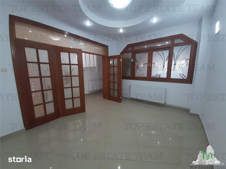 Casă cu 9 camere cu Teren 365 Mp în Tineretului