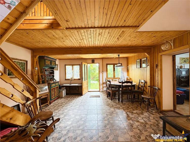 Casă cu 4 camere cu Teren 2200 Mp în Băcel