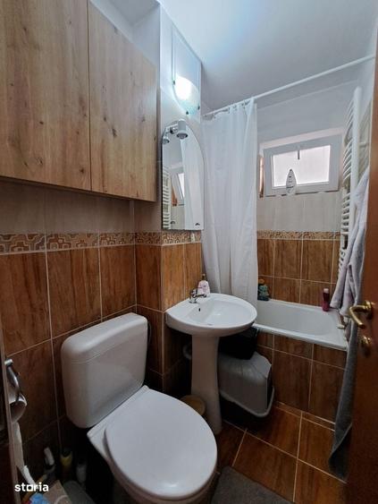 Apartament cu 3 camere semidecomandat în Central