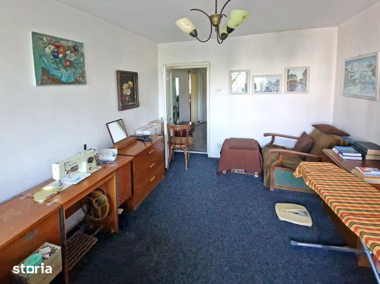 Apartament cu 3 camere semidecomandat în Crângași