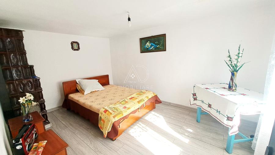 Casă individuală cu 7 camere cu Canalizare în Vest