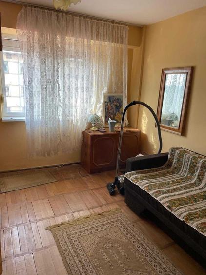 Apartament cu 3 camere semidecomandat în Exterior Vest