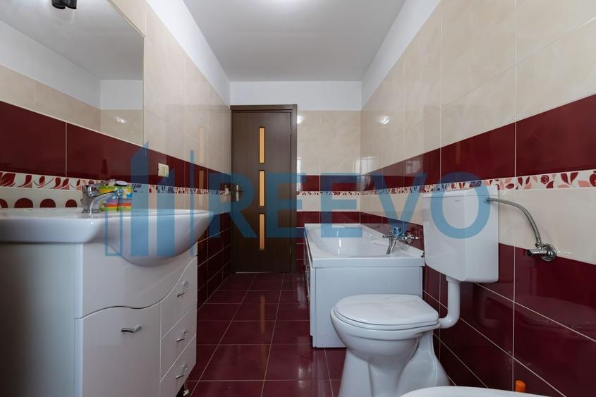 Casă cu 4 camere cu Canalizare în Central