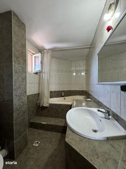 Casă cu 4 camere în Mărgeanului