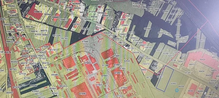 Teren de 30500 mp, în Bradu