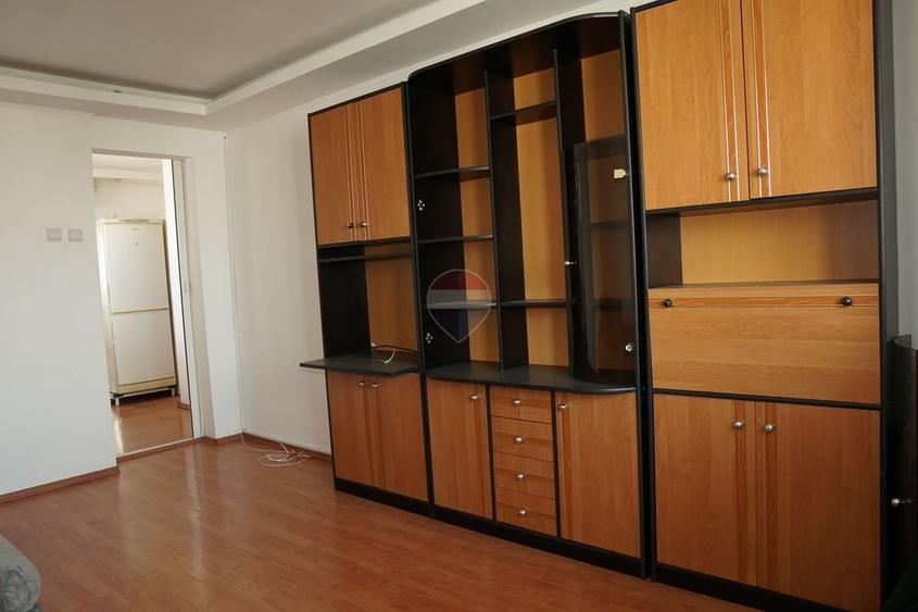 Apartament cu 2 camere decomandat, mobilat în Titan