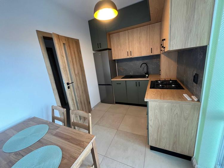 Apartament cu 2 camere decomandat în Tractorul
