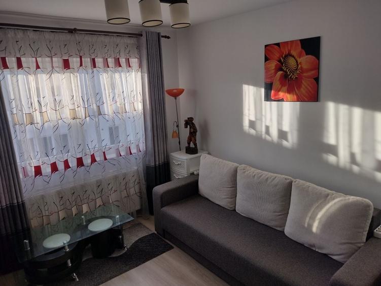 Inchiriez apartament 2 camere decomandat,bloc nou, 5 minute de aeroport - 5