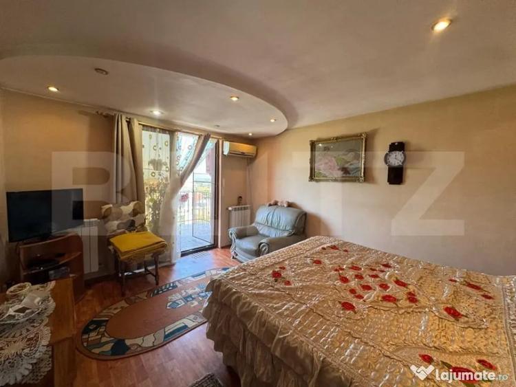 Casă cu 9 camere cu Teren 303 Mp în Central