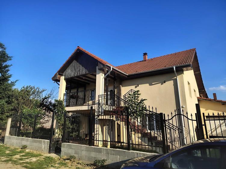 Casă cu 4 camere în Mărtinești