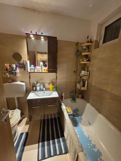 Apartament cu 3 camere decomandat în Baba Novac