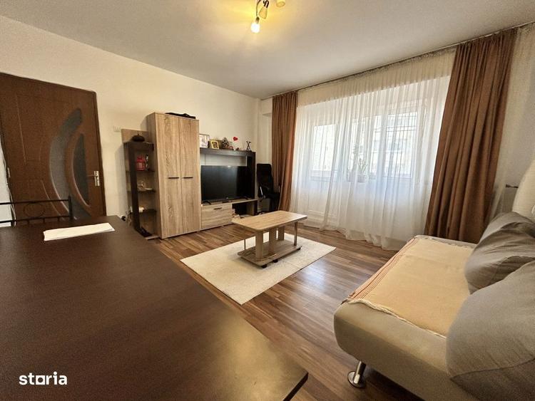 Apartament cu 3 camere decomandat, mobilat în Titan