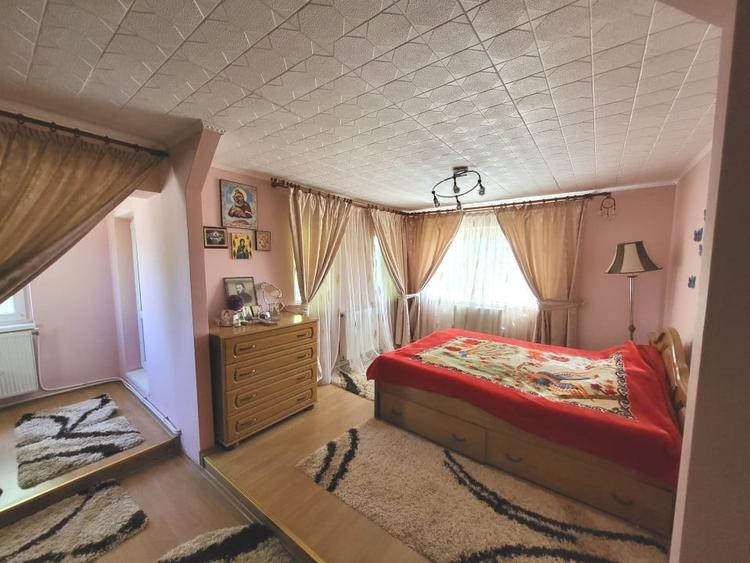 Casă individuală cu 6 camere cu Canalizare în Letea