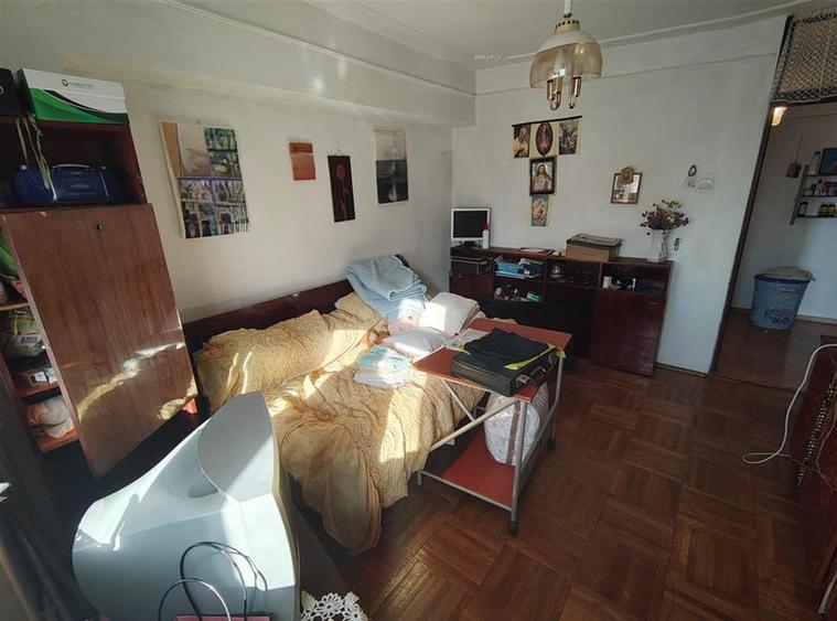 Apartament cu 4 camere decomandat în Nicolina