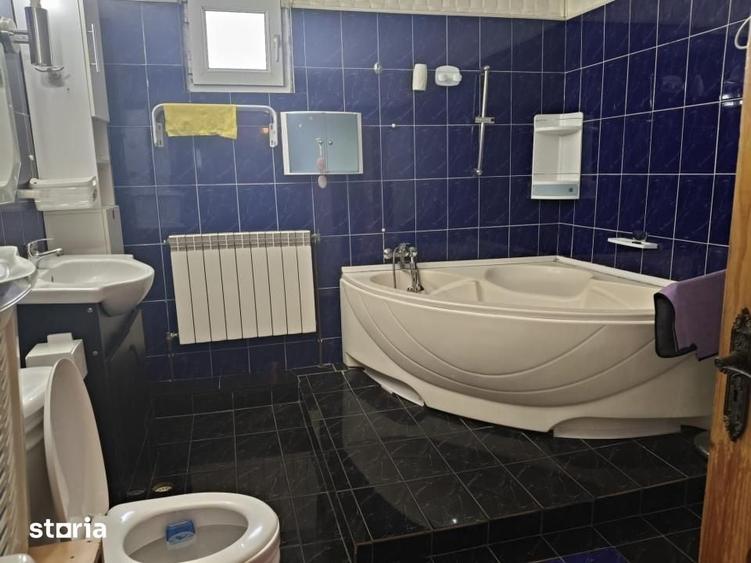 Apartament cu 4 camere decomandat în Viziru 3