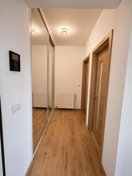 Apartament cu 3 camere semidecomandat, mobilat în Tractorul