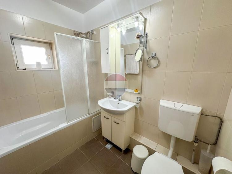 Apartament cu 3 camere decomandat, mobilat în Apărătorii Patriei