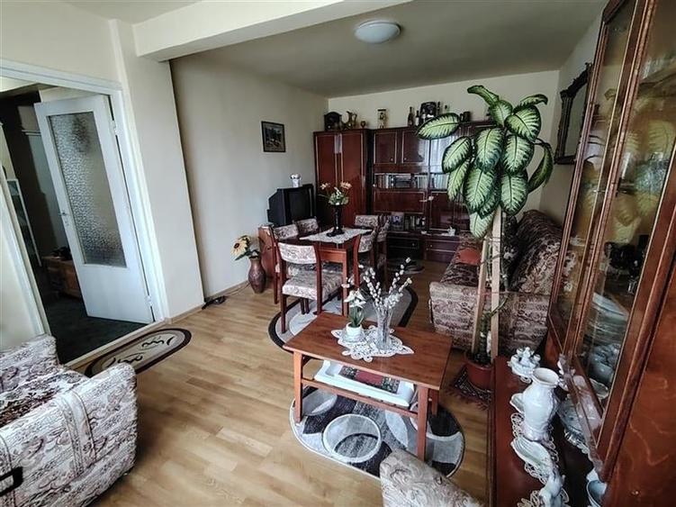 Apartament cu 4 camere decomandat, mobilat în Vest