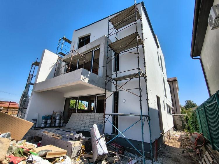 Duplex cu 4 camere cu Canalizare în Central