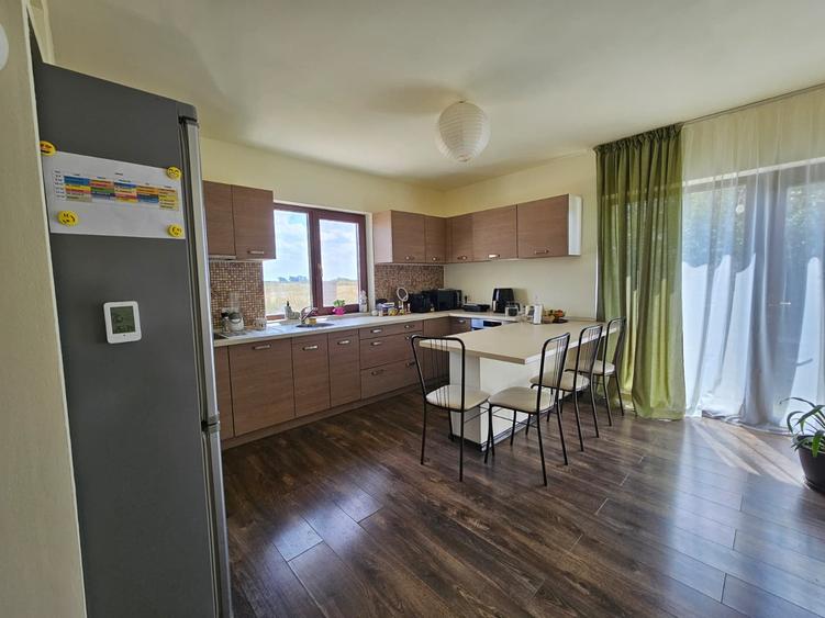 Casă individuală cu 5 camere cu Teren 605 Mp în Moșnița Nouă