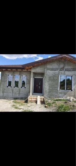 Casă cu 4 camere în Schitu Duca