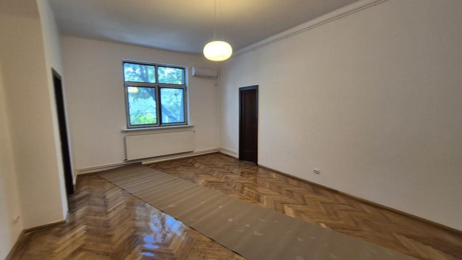 Apartament cu 4 camere decomandat în Eminescu