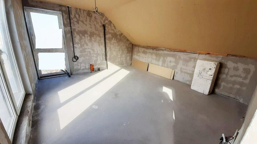 Duplex cu 6 camere cu Canalizare în Europa