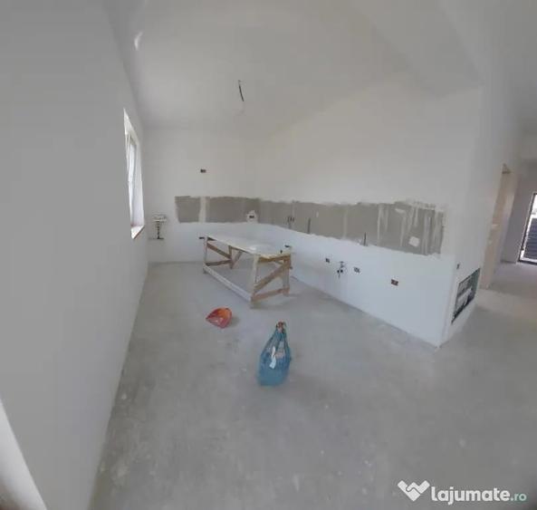 Casă cu 4 camere cu Teren 400 Mp în Vârteju