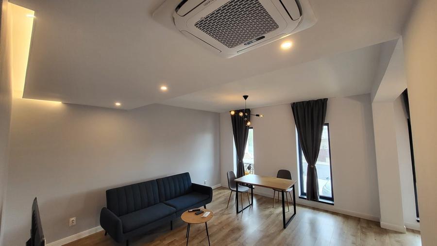 Apartament cu 3 camere decomandat în Central