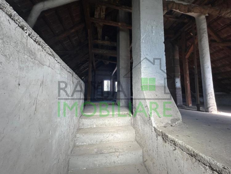 Casă cu 4 camere cu Teren 1053 Mp în Central