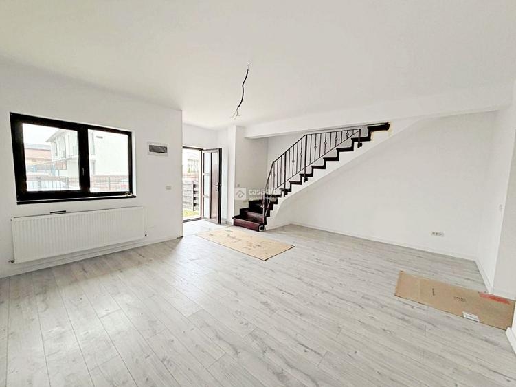 Duplex cu 4 camere cu Canalizare în Păcurari