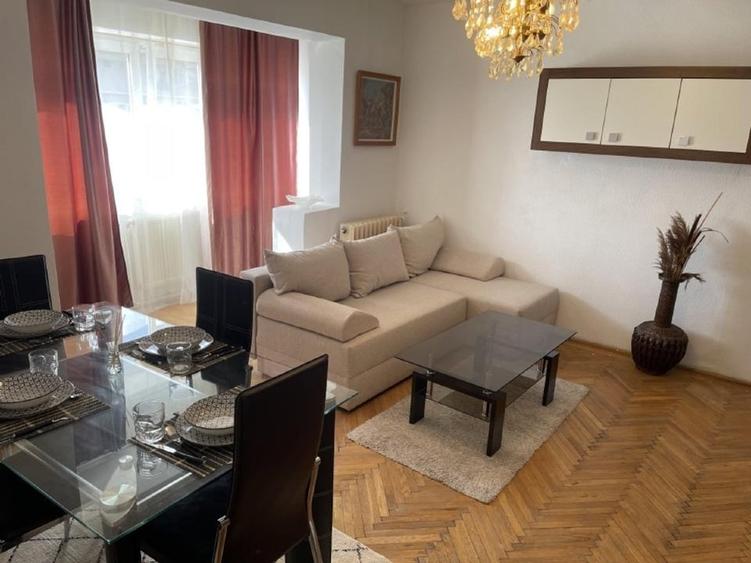 Apartament cu 4 camere decomandat în Ultracentral