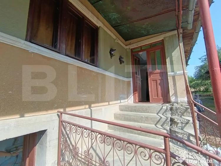 Casă cu 2 camere cu Teren 3350 Mp în Central