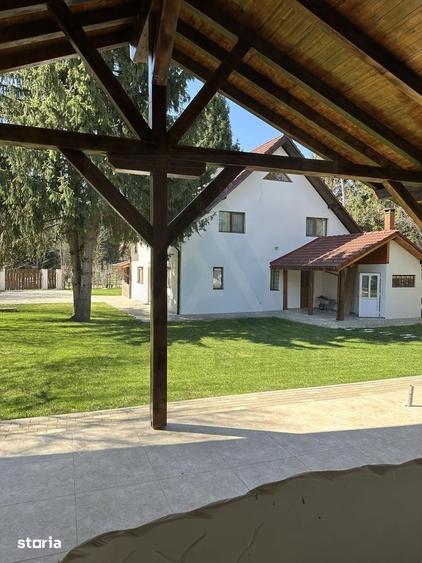 Casă cu 7 camere cu Teren 1000 Mp în Porumbacu de Jos