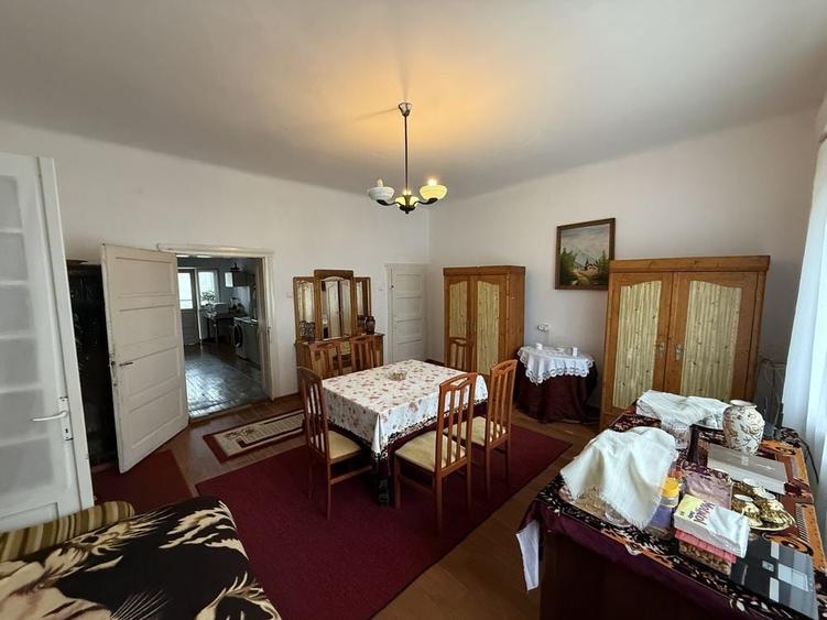 Casă cu 4 camere în Ultracentral