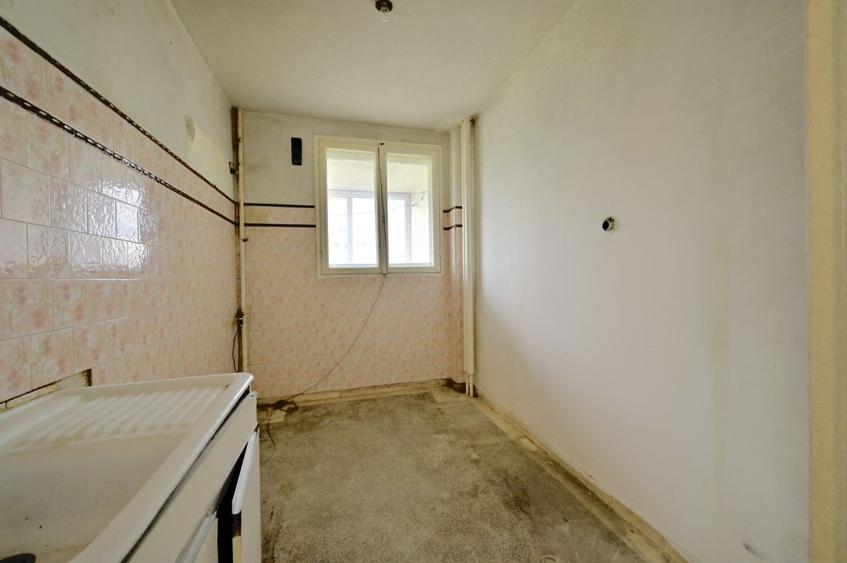 Apartament cu 2 camere semidecomandat în Basarabia
