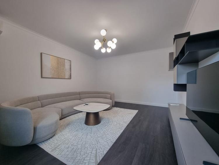 Apartament cu 3 camere decomandat, mobilat în Primăverii