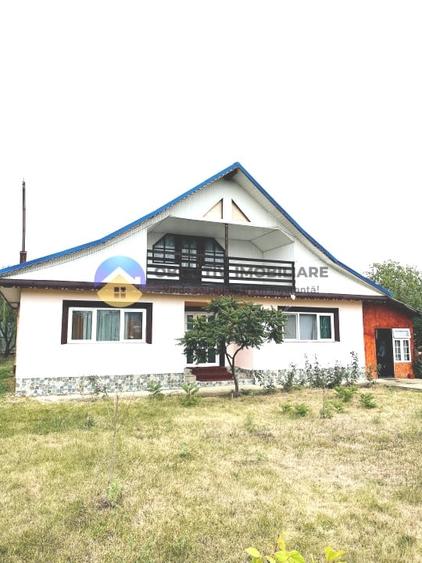 Casă cu 3 camere cu Teren 1300 Mp în Slobozia (Roznov)
