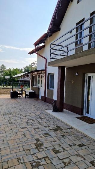 Casă individuală cu 5 camere cu Canalizare în Central