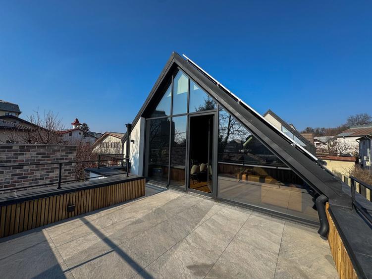 Casă cu 4 camere cu Teren 370 Mp în Tătărași