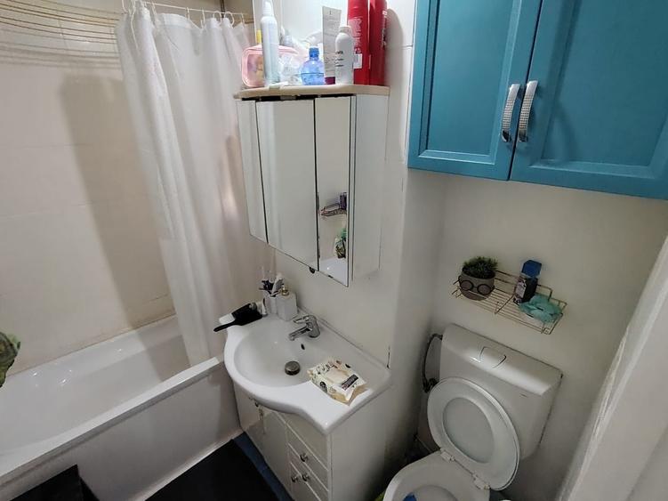 Apartament cu 3 camere decomandat în Berceni