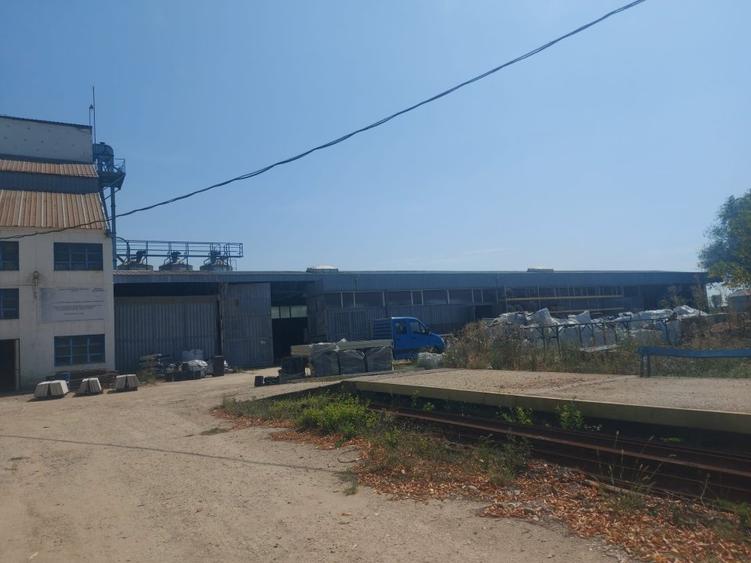 Spațiu industrial, de 2,000 mp, în Ciolpani