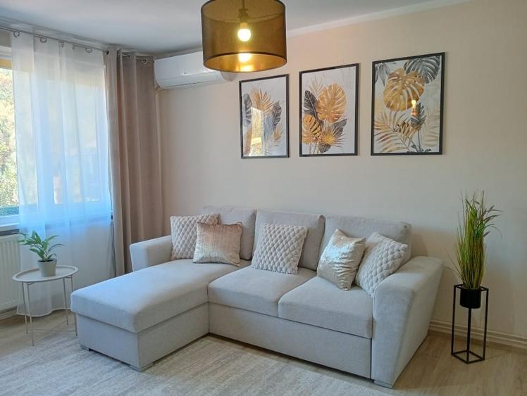 Apartament cu 2 camere semidecomandat, mobilat în Central