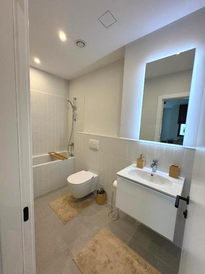 Apartament cu 2 camere semidecomandat, mobilat în Băneasa